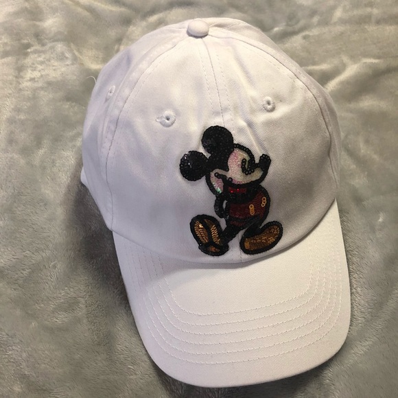 white mickey mouse hat